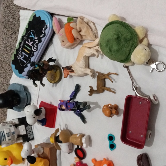 25 Toy Lot - Picture 2 of 5